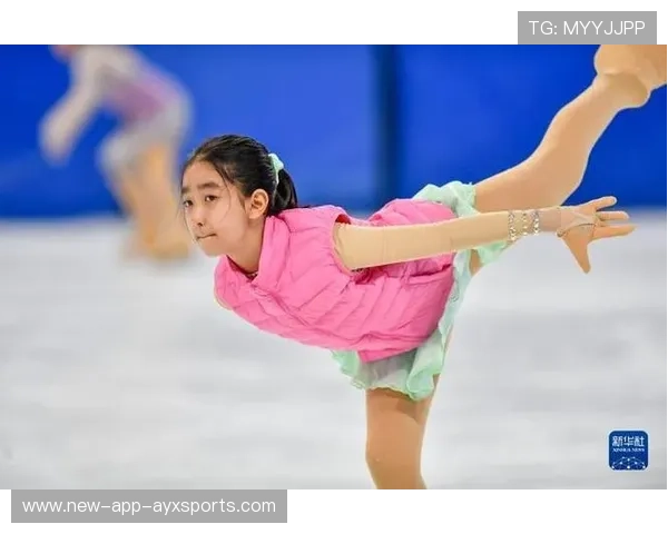 花样滑冰后外点冰三周跳完美落地