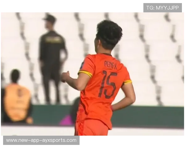 禁区外抽射擦柱入网成为赛后热点